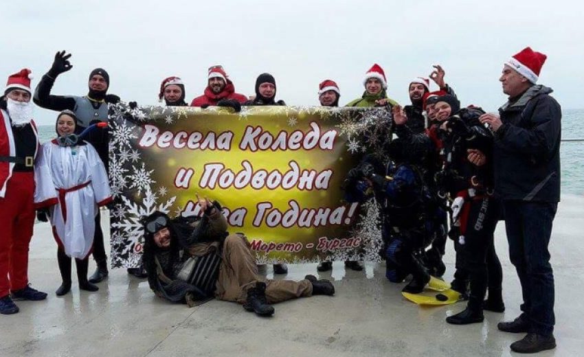  Коледно тържество под вода в Бургас