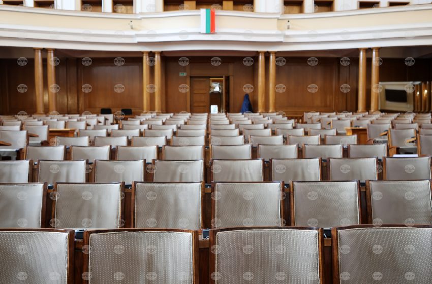  При 50% извадка от паралелното преброяване на „Алфа рисърч“: ГЕРБ-СДС получава 71 депутатски места, а „Продължаваме промяната – Демократична България“