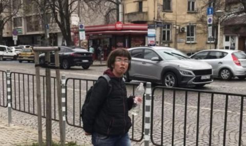  Жена напада хора с шило в София