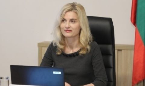  Зарица Динкова информира концесионерите на плажове за ситуацията след разрушаването на украинския язовир