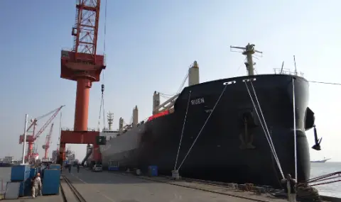 Корабът „Руен“ е под контрола на похитителите си, казват от Параходство „Български морски флот“