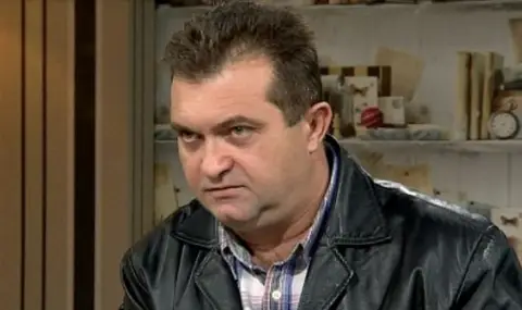 Пеевски заплашил Петков, че ако не гласуват двойното гражданство правителството пада