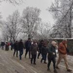 Около 40 жители на Перник протестираха днес заради темповете, с които се работи по водния цикъл и разкопаните улици в града.