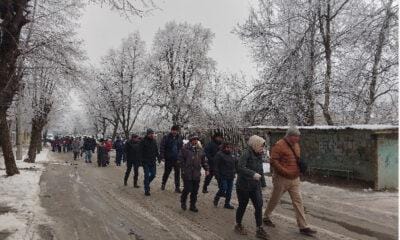 Около 40 жители на Перник протестираха днес заради темповете, с които се работи по водния цикъл и разкопаните улици в града.