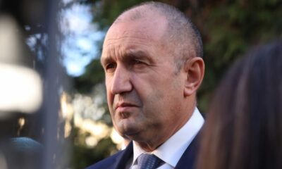 Президентът Румен Радев и футболната легенда Христо Стоичков се очаква да пристигнат тази вечер в Банско, където се провеждат стартовете от Световната купа по сноуборд. Двамата ще изгледат на живо утрешното състезание.
