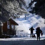 "Призовават ни да ползваме автобуси, за да посещаваме планината, а сега няма как да се приберем в София", сподели един от блокираните туристи.