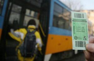 Зелен билет и безплатни буферни паркинги се въвеждат отново в София в днес и утре – на 19 и 20 януари, заради прогнозни данни на Националния институт по метеорология и хидрология (НИМХ) за очаквания потенциал на замърсяване на въздуха с фини прахови частици (ФПЧ) в неделя, съобщиха от Столична община.