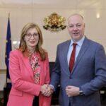 Конкурентоспособността е основен приоритет в процеса по стабилизиране на българската и европейска икономики. Това заяви министър-председателят Росен Желязков по време на среща с европейския комисар по стартиращи предприятия, научни изследвания и иновации Екатерина Захариева.