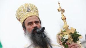 Статуята на свети Георги Победоносец е дело на скулптора Любомир Добрев, а сумата от близо 60 хил. лв. за изработването и поставянето ѝ е отпусната от бюджета на общината.