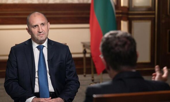 румен радев пред CNN за искането му за референдум относно приемането ни в еврозоната