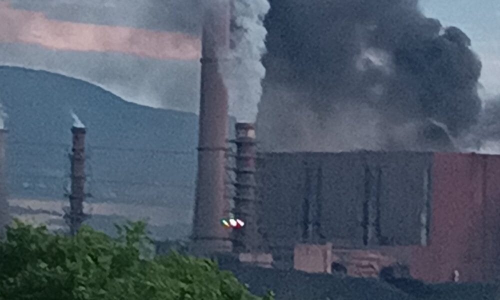 Пожар в трафопост на ТЕЦ Бобов дол, реагирали противопожарни екипи