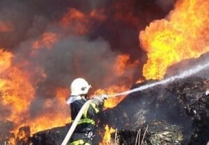 Пожар в борова гора край село Стефан Караджово, Ямболско – евакуирани хора и действия на противопожарните екипи