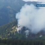 Пожарникари гасят горски пожар в Рила планина