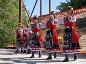Рибарица ще посрещне стотици участници от страната и чужбина на уникален фолклорен празник, посветен на традиционната носия и народните обичаи.
