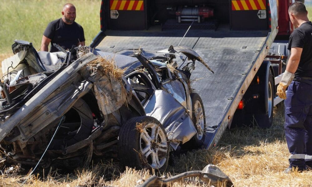 Катастрофа между два автомобила край Русе – ранени младежи и линейки на място