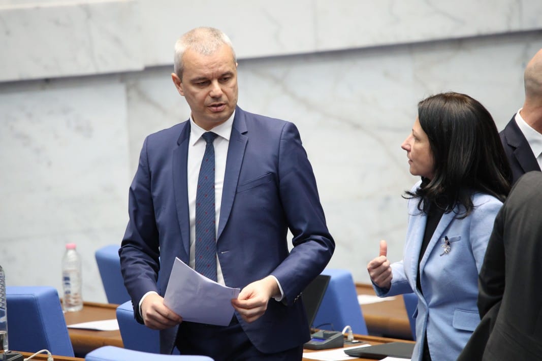 Лидерът на Възраждане Костадин Костадинов обявява национални протести