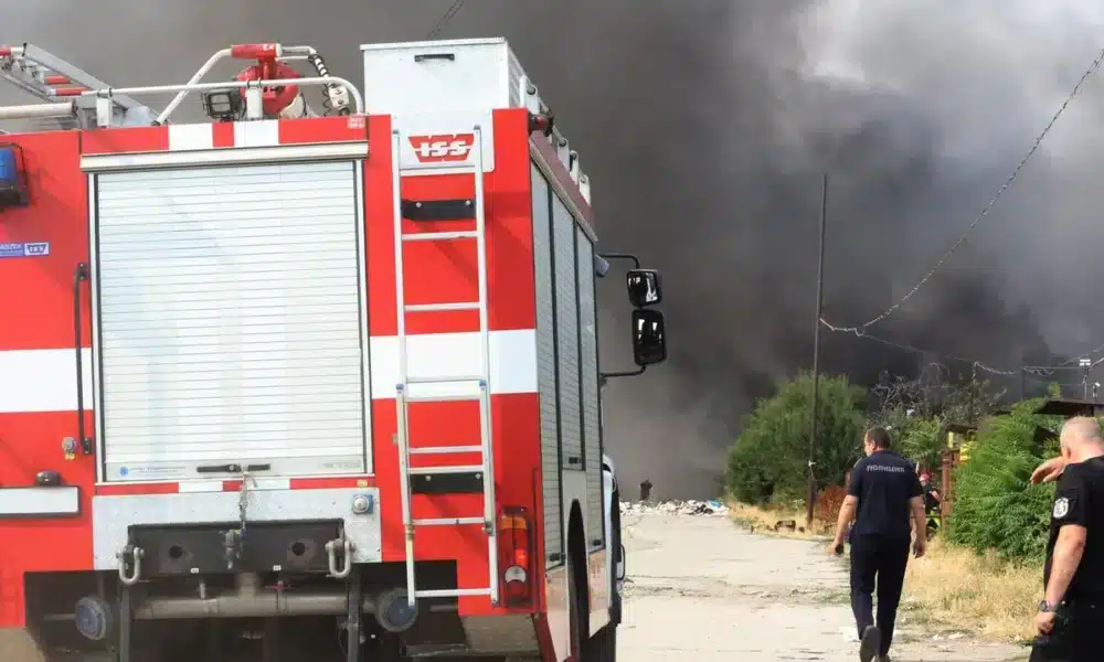 Пожар край Военната болница в Сливен