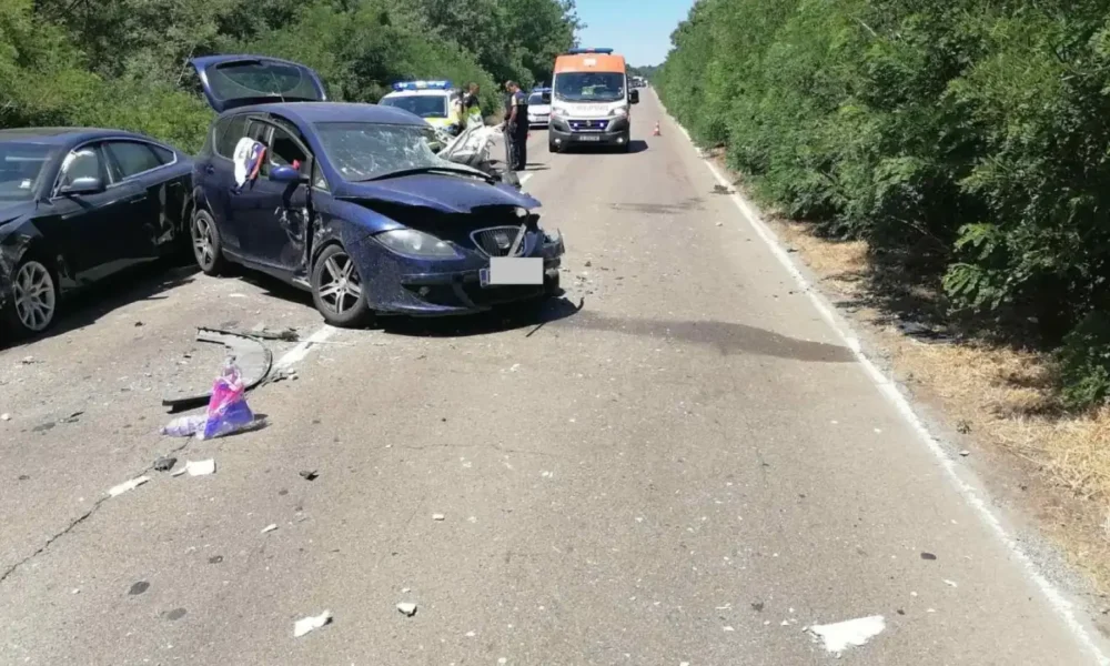 Полицейски патрул на място на катастрофа по пътя Велико Търново – Русе