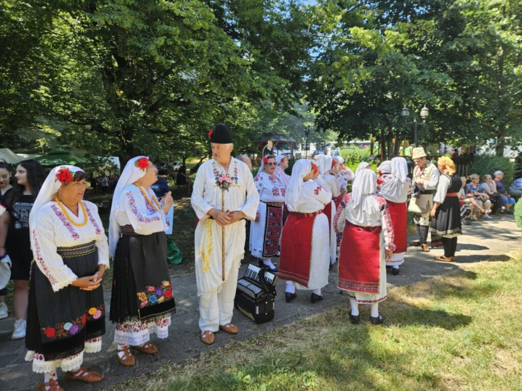 Празник на народния обичай и автентичната носия в Рибарица