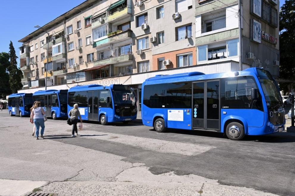 Шест нови електробуса в Монтана, представени от кмета Златко Живков