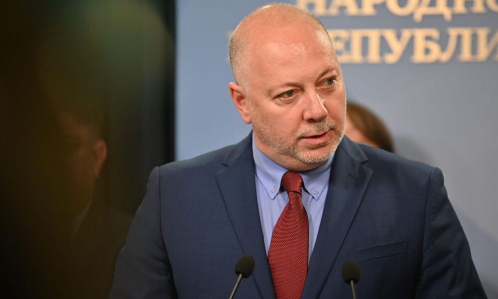 Министър-председателят Росен Желязков с внучката си Матея