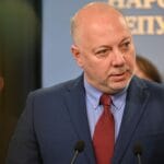 Министър-председателят Росен Желязков с внучката си Матея