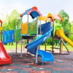 Пожарникари освобождават дете, заклещено на детска площадка в Плевен