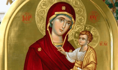 Икона на Успение Богородично с ангели и апостоли