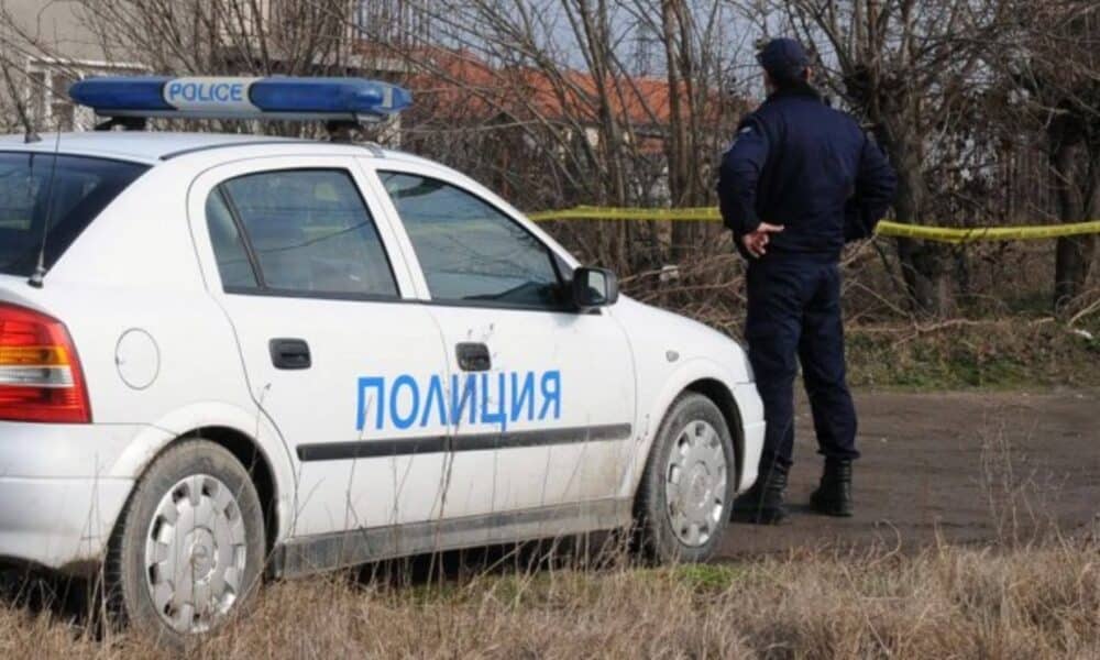 Разследване след потрошена къща в Берковица