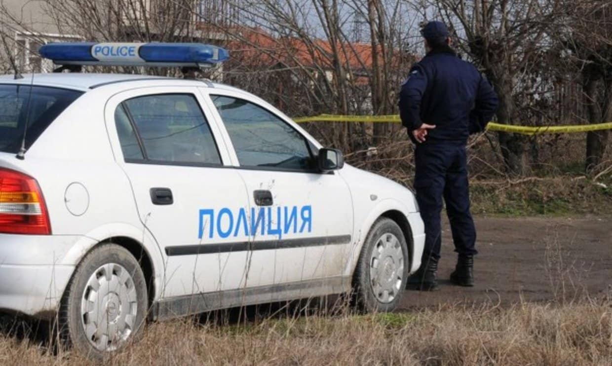 Разследване след потрошена къща в Берковица