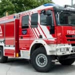 Пожар в село Дружба – изгорели постройки и пчелни кошери, пожарникари и доброволци гасят огъня