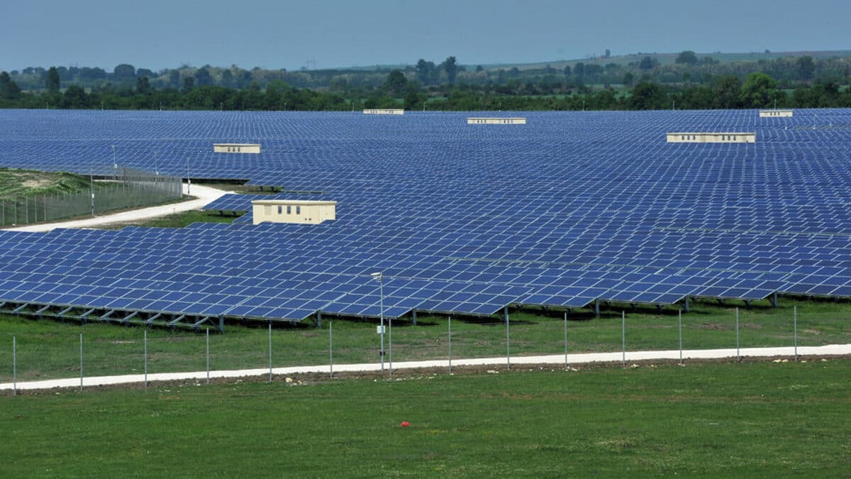 Инициативен комитет на Гълъбник срещу соларен парк Радомир