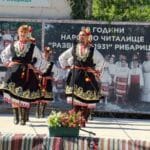 Сцена и публика по време на Празника на Рибата в Рибарица