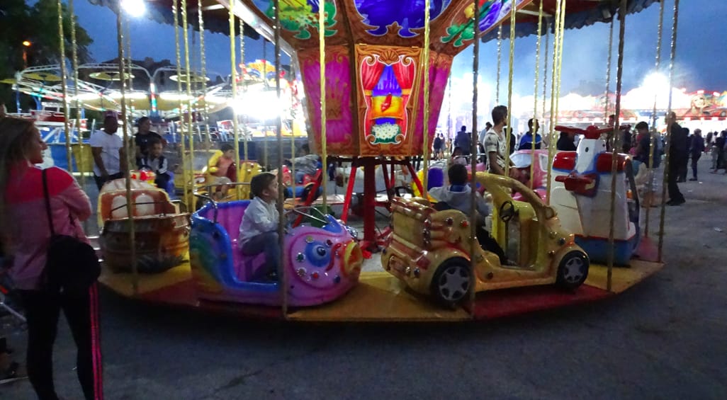 Сцена, концерти и хора на площад Трети март в Луковит по време на Традиционния панаир 2025