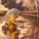 Буреносни облаци и дъжд над български град