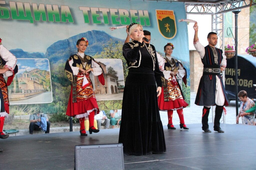 Традиционни кулинарни изкушения на панаира в Тетевен