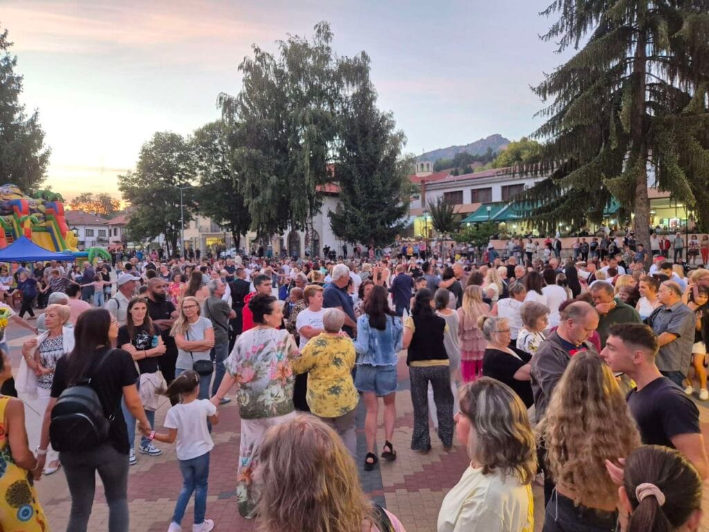 Атракции за деца по време на панаира в Тетевен