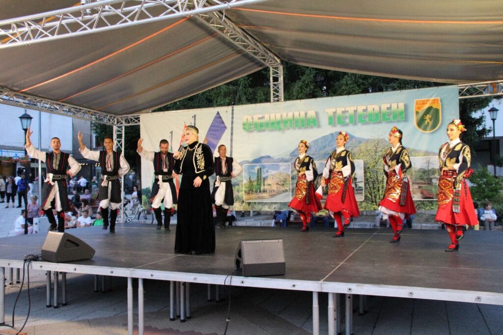 Културна програма с местни таланти на панаира в Тетевен