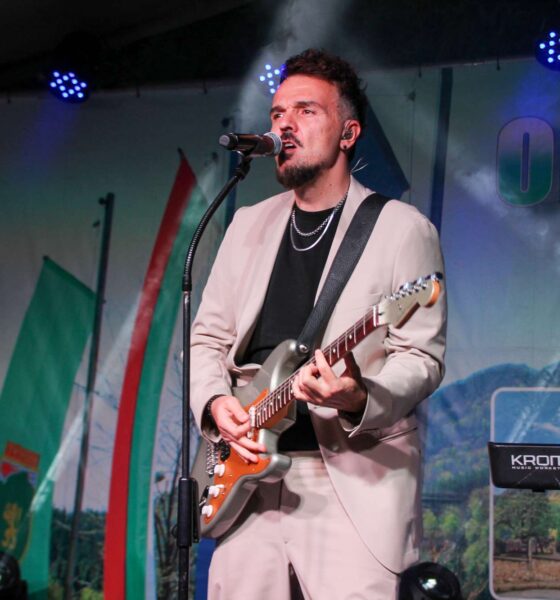 Графа пее на сцената на панаира в Тетевен на 6 септември