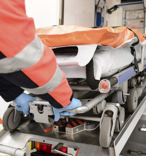 Полиция и линейка на място при инцидент в каменна кариера във Врачанско