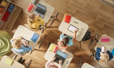 Родители купуват ученически принадлежности с помощ от 300 лв.