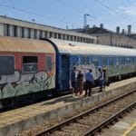 Бърз влак по линията Пловдив–София спрян заради изкривени релси