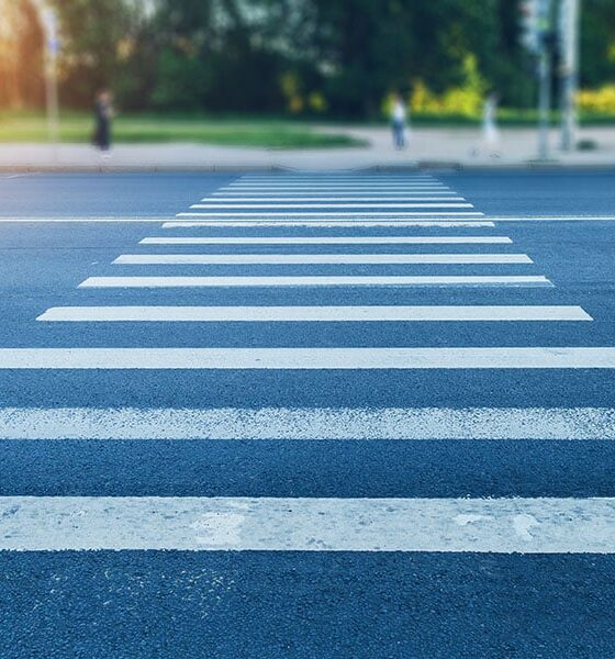 Полицейска кола на мястото на инцидент с блъснат пешеходец във Враца.