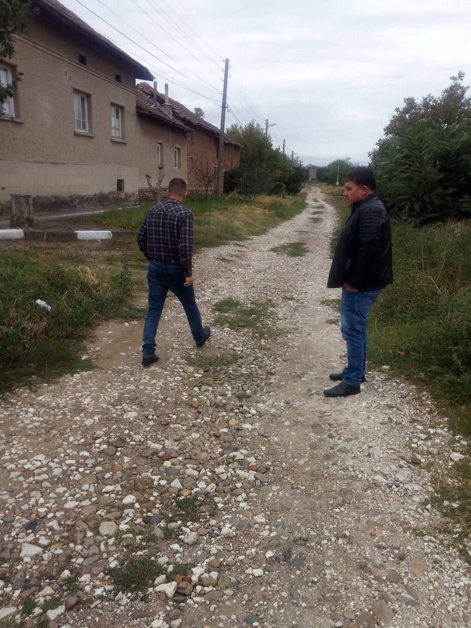 Улица Александър Стамболийски в село Гиген преди рехабилитация