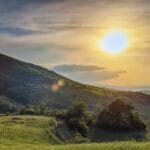 Слънчево време с облаци и температури до 30 градуса в България