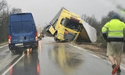 Катастрофа с ТИР край Козар Белене – полиция регулира движението по пътя Плевен – Полско Косово