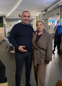 Деси Слава с кмета на Луковит минути преди концерта