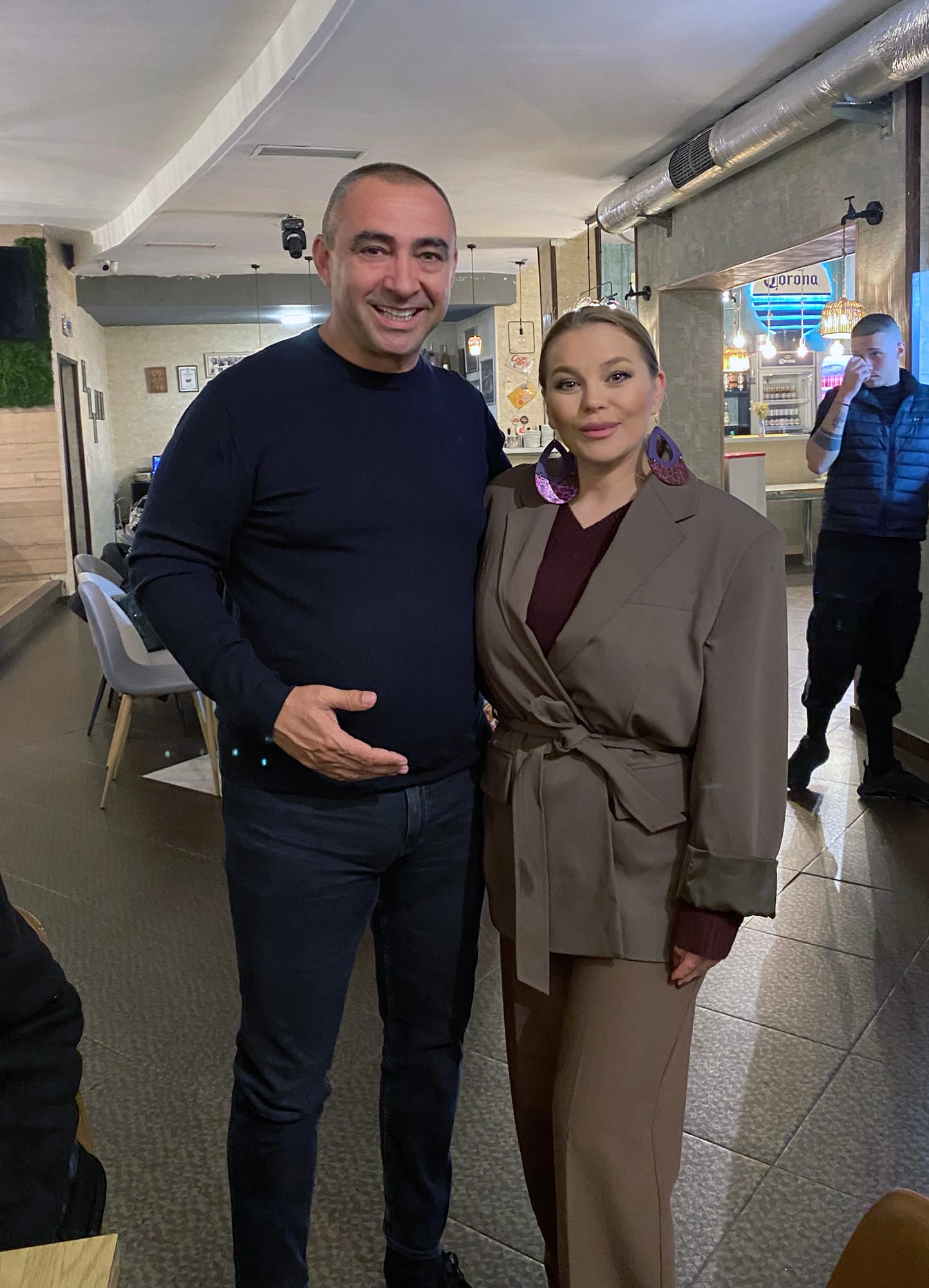 Деси Слава с кмета на Луковит минути преди концерта