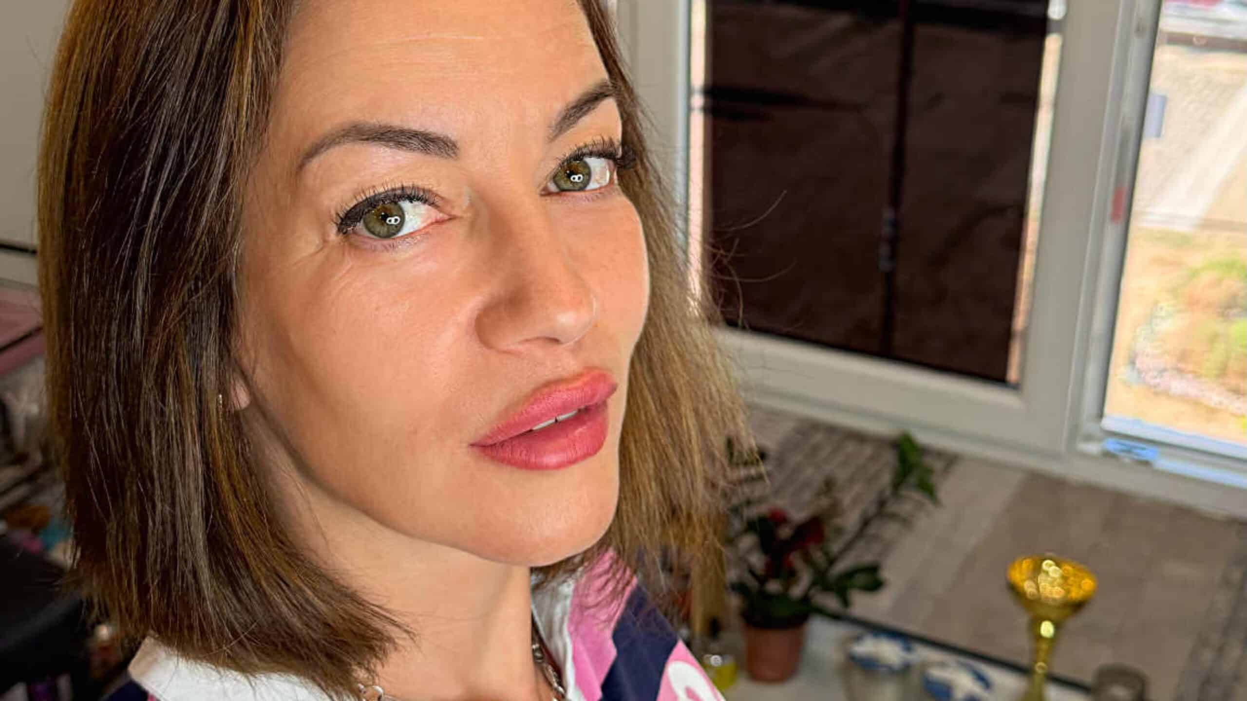 Гинка Митова – микропигментист и инфлуенсър от Червен бряг