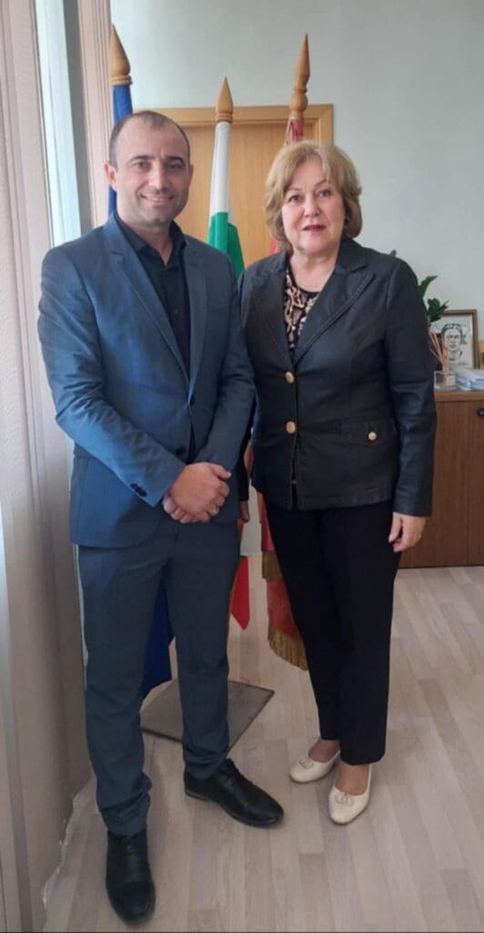 Милена Петрова и кмета на Червен бряг